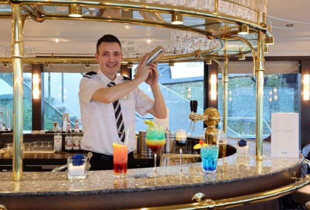life on board, Nikola Vučić, rad na brodu, barmen, konobar