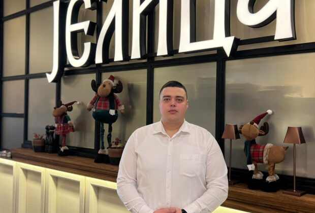 KONOBAR KAO AMBASADOR LOKALA 40 konobar Uroš Slavić Jelica Restoran TC Galerija