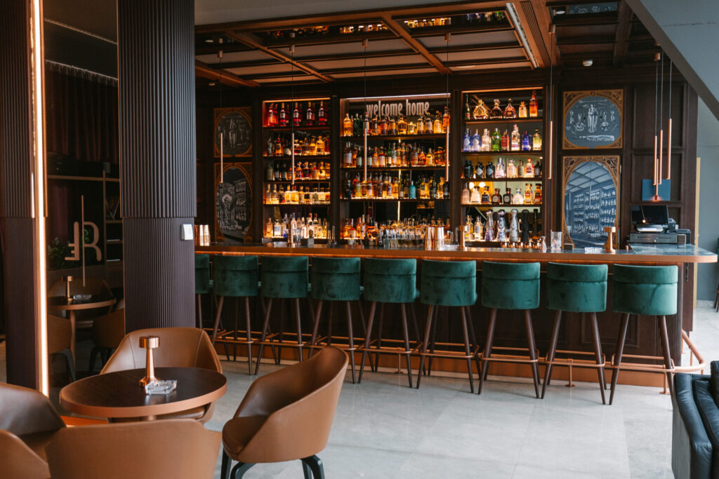 Riddle Bar – Priča o autentičnim koktelima i uspešnim biznis strategijama 3 Riddle bar crown plaza