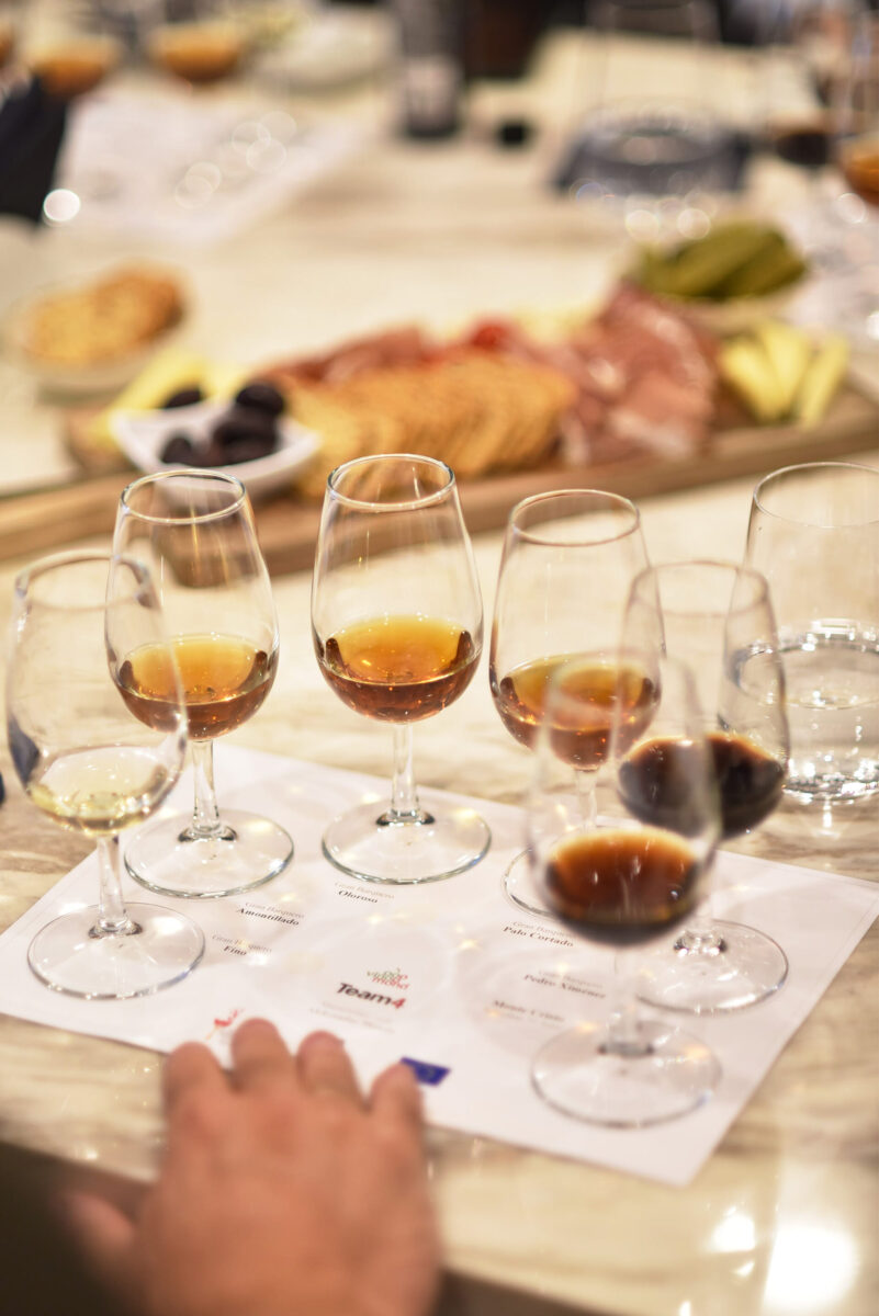 Čaše sa vinima Pérez Barquero tokom masterclassa u Beogradu