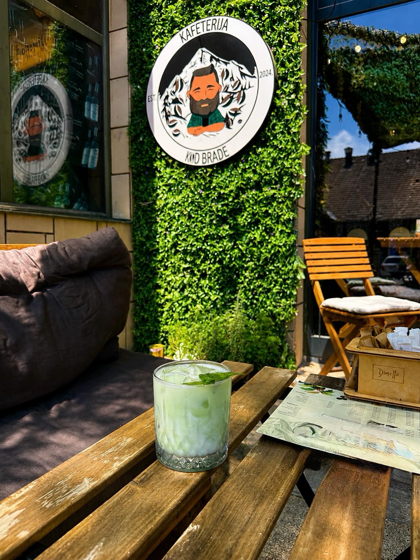 kafeterija kod brate matcha