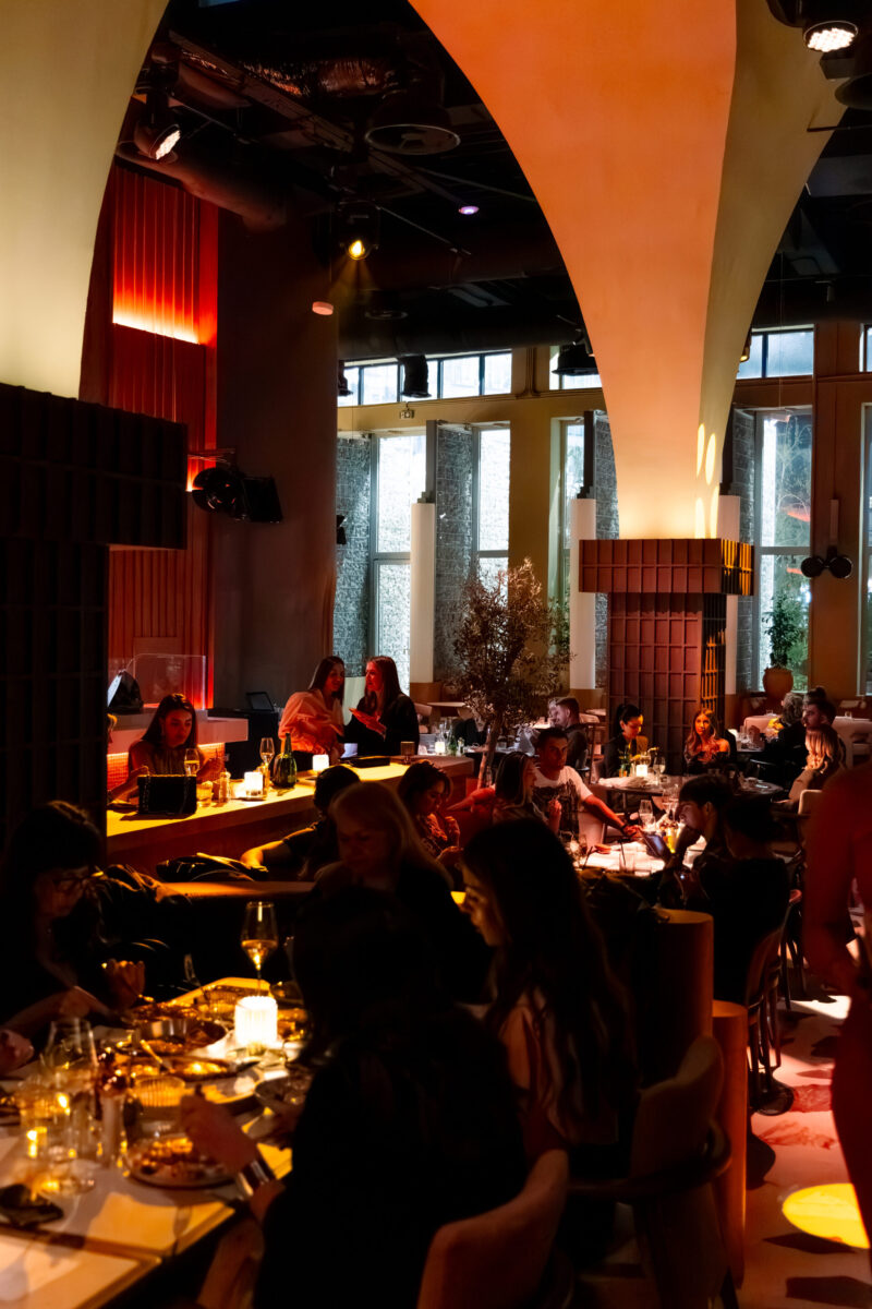 Chéri Beograd: Novi restoran u Ložionici spaja gastronomiju i svetsku DJ scenu 4 Atmosfera svečanog otvaranja restorana Chéri u Ložionici